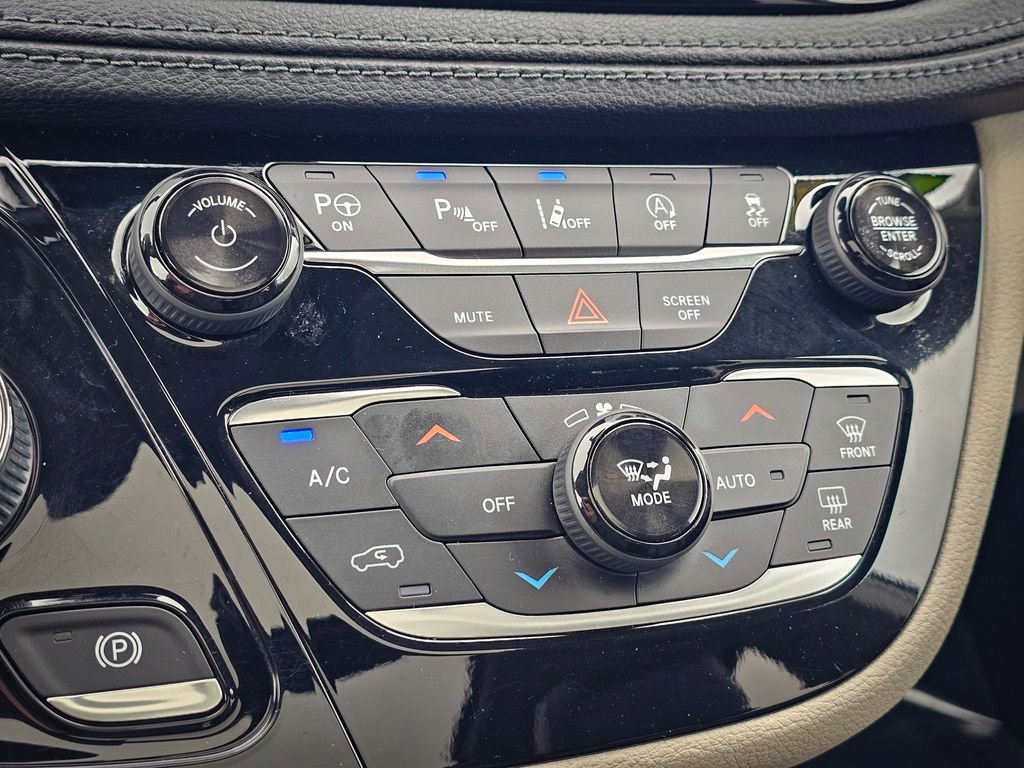 Used 2019 Chrysler Pacifica Limited FWD image 29