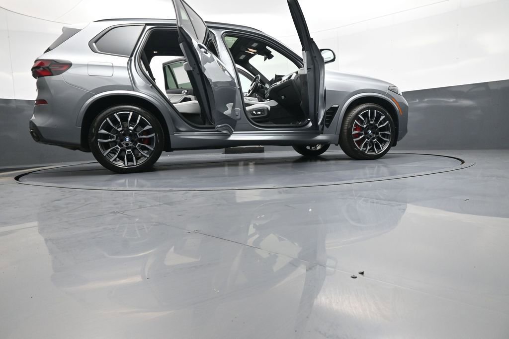 Used 2024 BMW X5 M60i AWD/4WD image 51