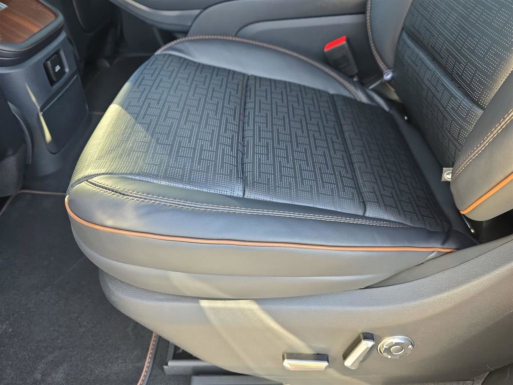 New 2025 Lincoln Navigator Black Label image 18