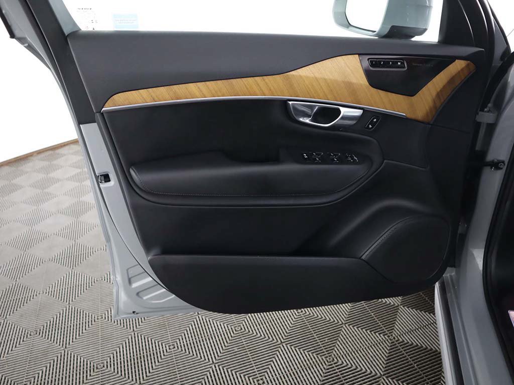Used 2025 Volvo XC90 B6 Plus w/ Protection Package Premier AWD/4WD image 27