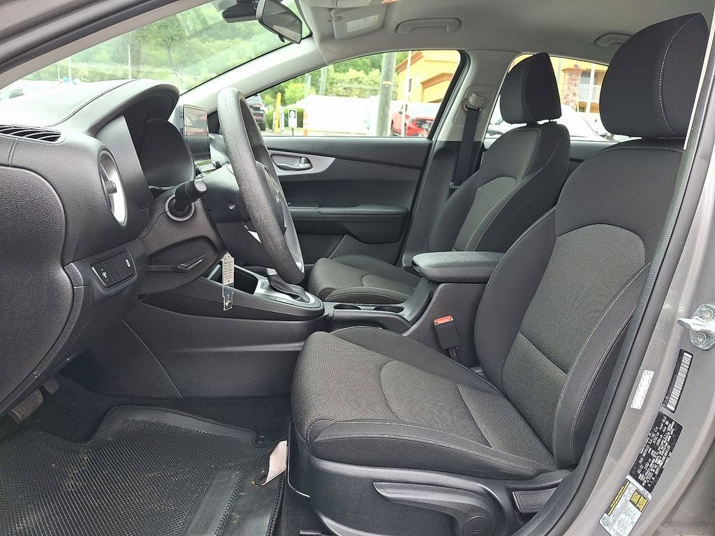Used 2022 Kia Forte LXS FWD image 14