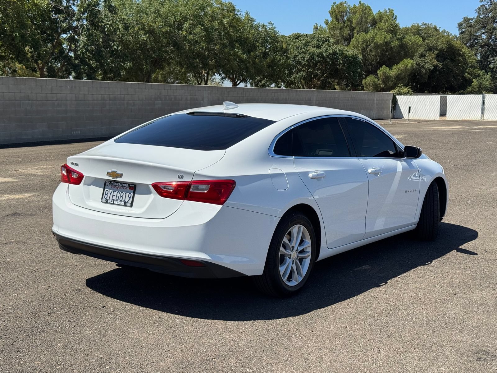 Used 2017 Chevrolet Malibu LT FWD image 3