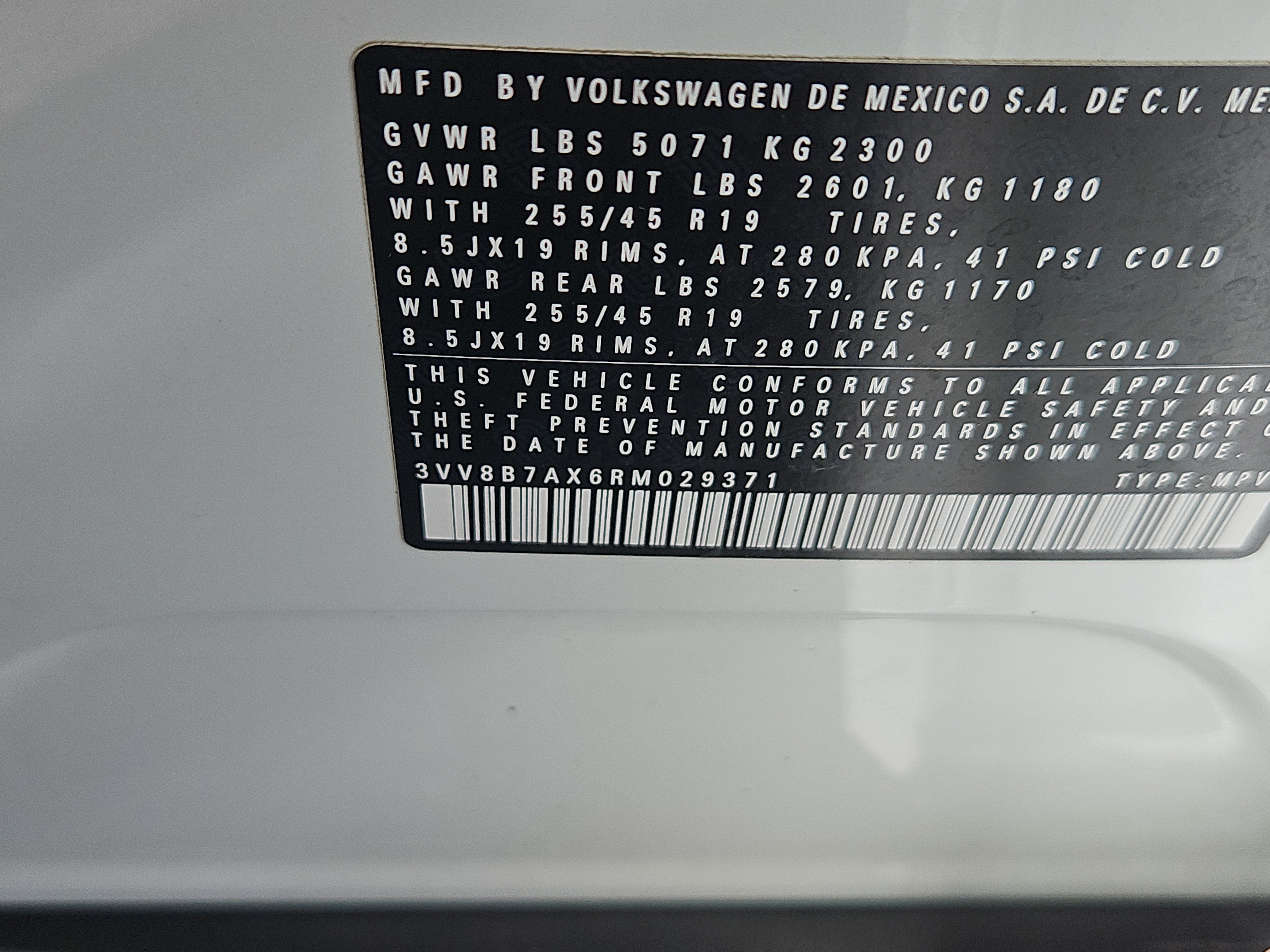 Certified 2024 Volkswagen Tiguan SE R-Line AWD/4WD image 9