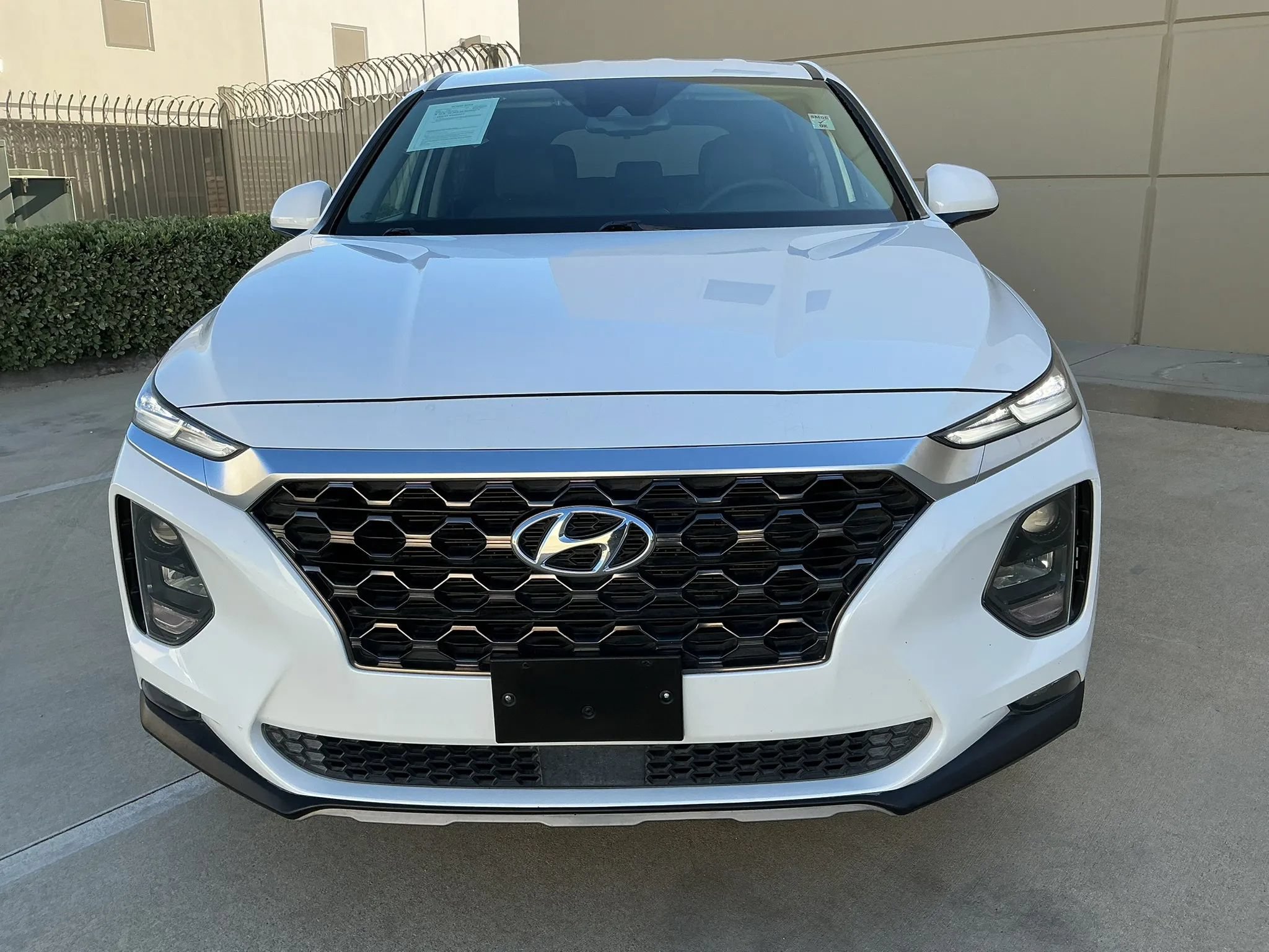 Used 2019 Hyundai Santa Fe SEL FWD image 2