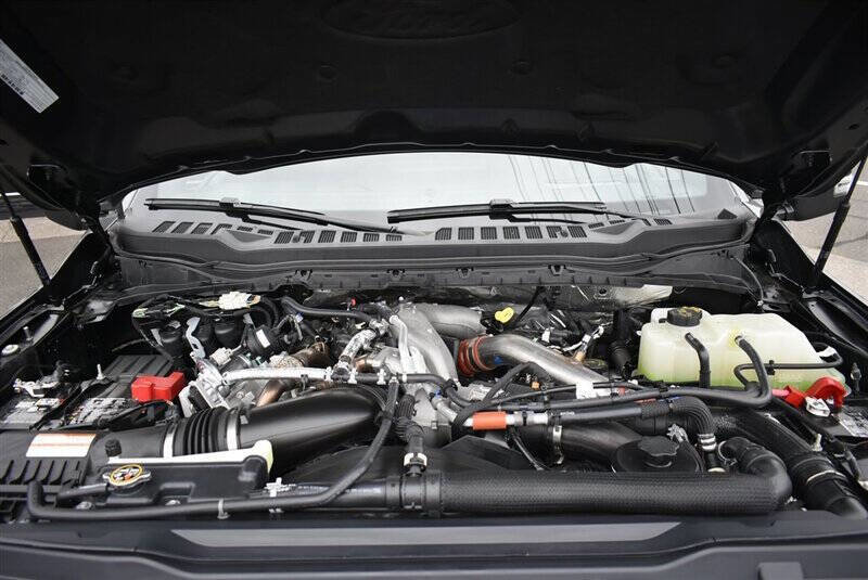 Used 2025 Ford F450 Platinum w/ FX4 Off-Road Package image 9