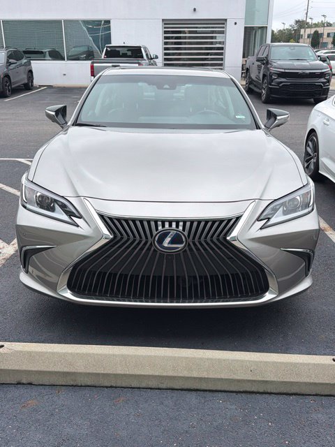 Used 2021 Lexus ES 300h w/ Accessory Package FWD image 9