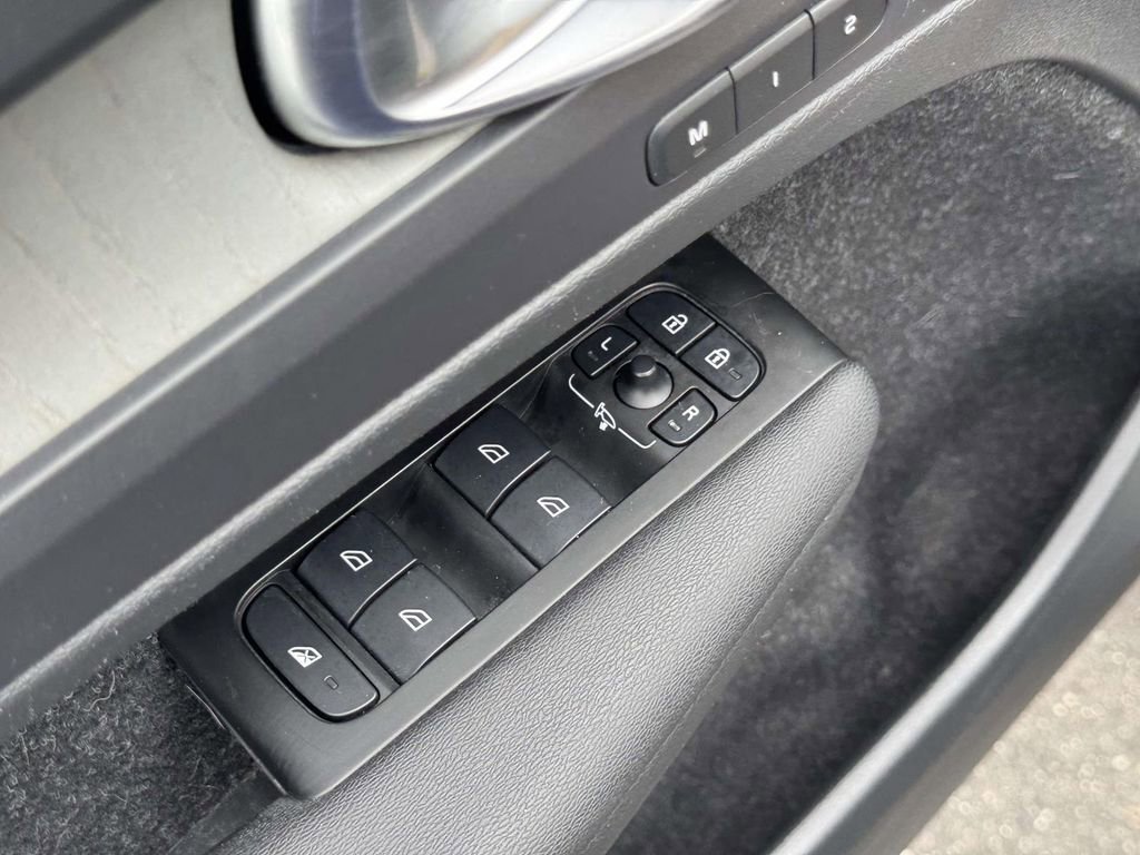 Used 2022 Volvo XC40 T5 Inscription w/ Advanced Package AWD/4WD image 18