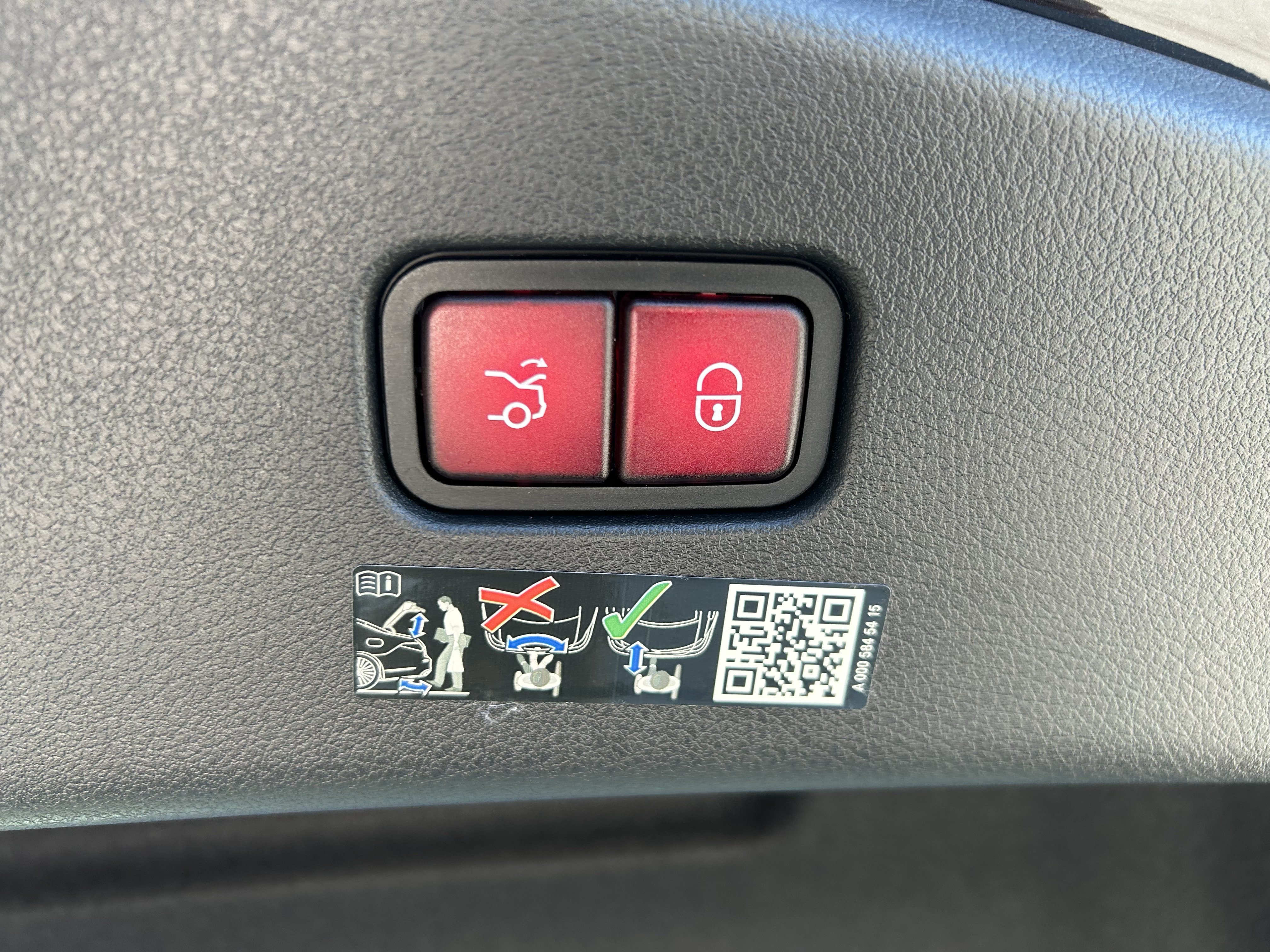 Certified 2025 Mercedes-Benz CLE 300 4MATIC Coupe image 11