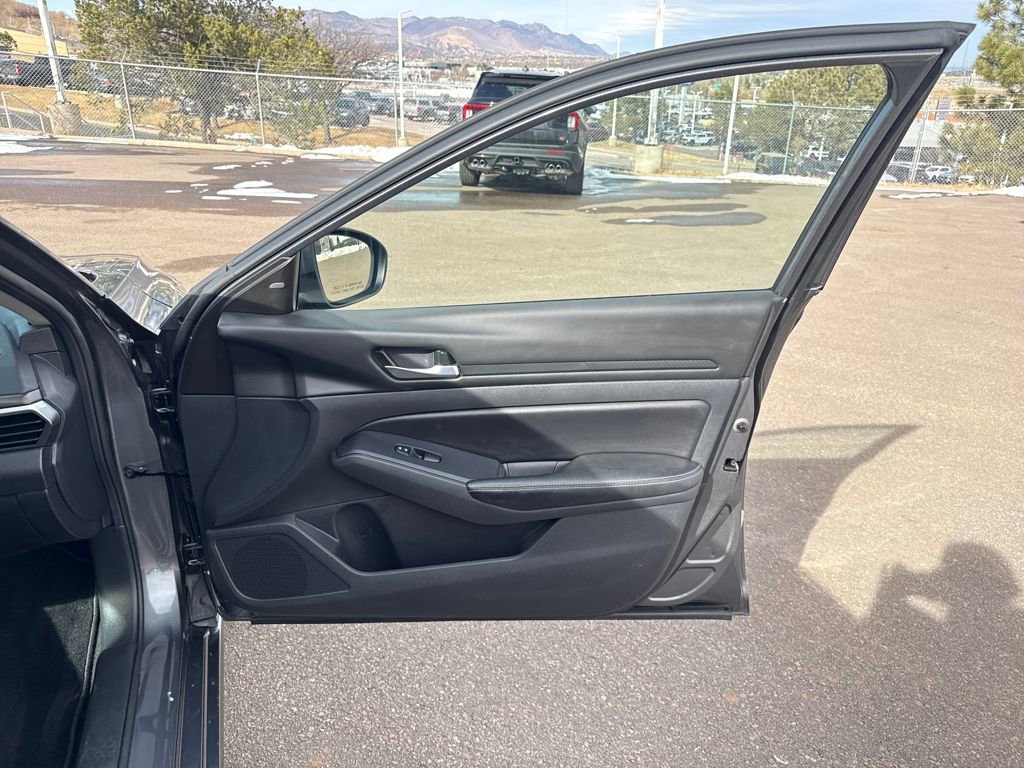 Used 2024 Nissan Altima 2.5 SV image 26