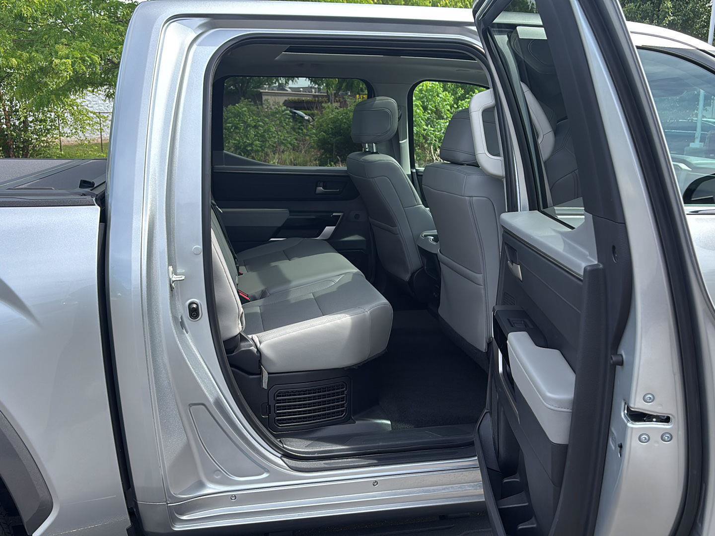 Used 2022 Toyota Tundra Limited AWD/4WD image 15