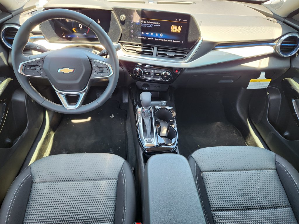 New 2026 Chevrolet Trax LT w/ LT Convenience Package FWD image 11