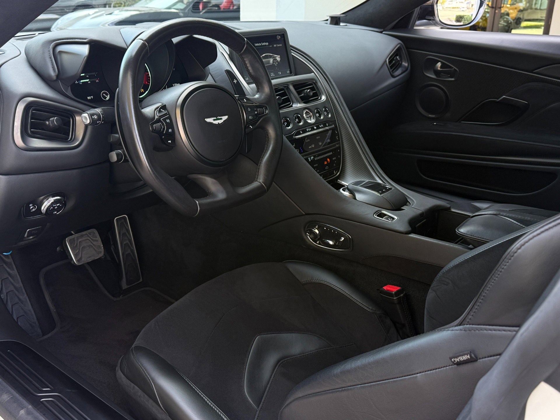 Used 2019 Aston Martin DBS Superleggera image 2