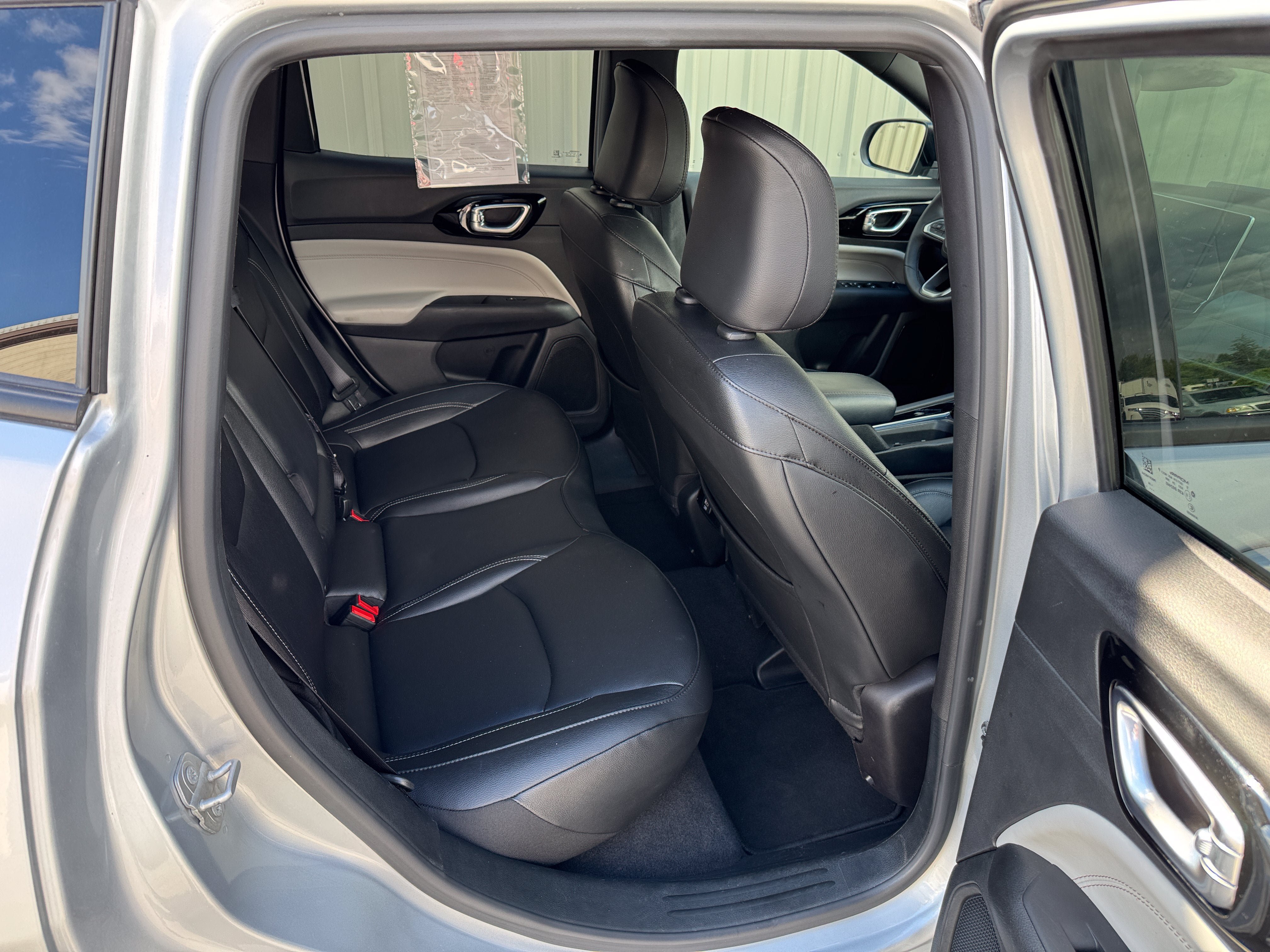 Used 2025 Jeep Compass Limited AWD/4WD image 30