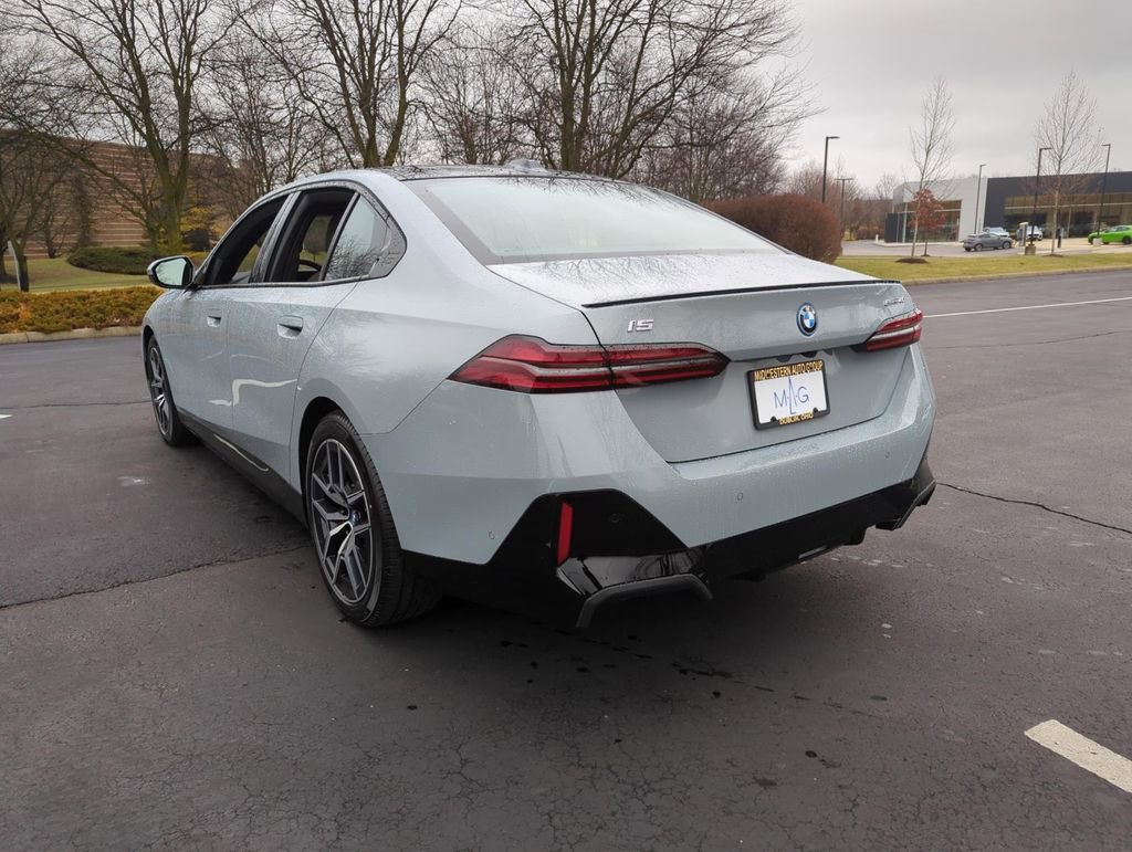 New 2024 BMW i5 eDrive40i w/ M Sport Package image 5