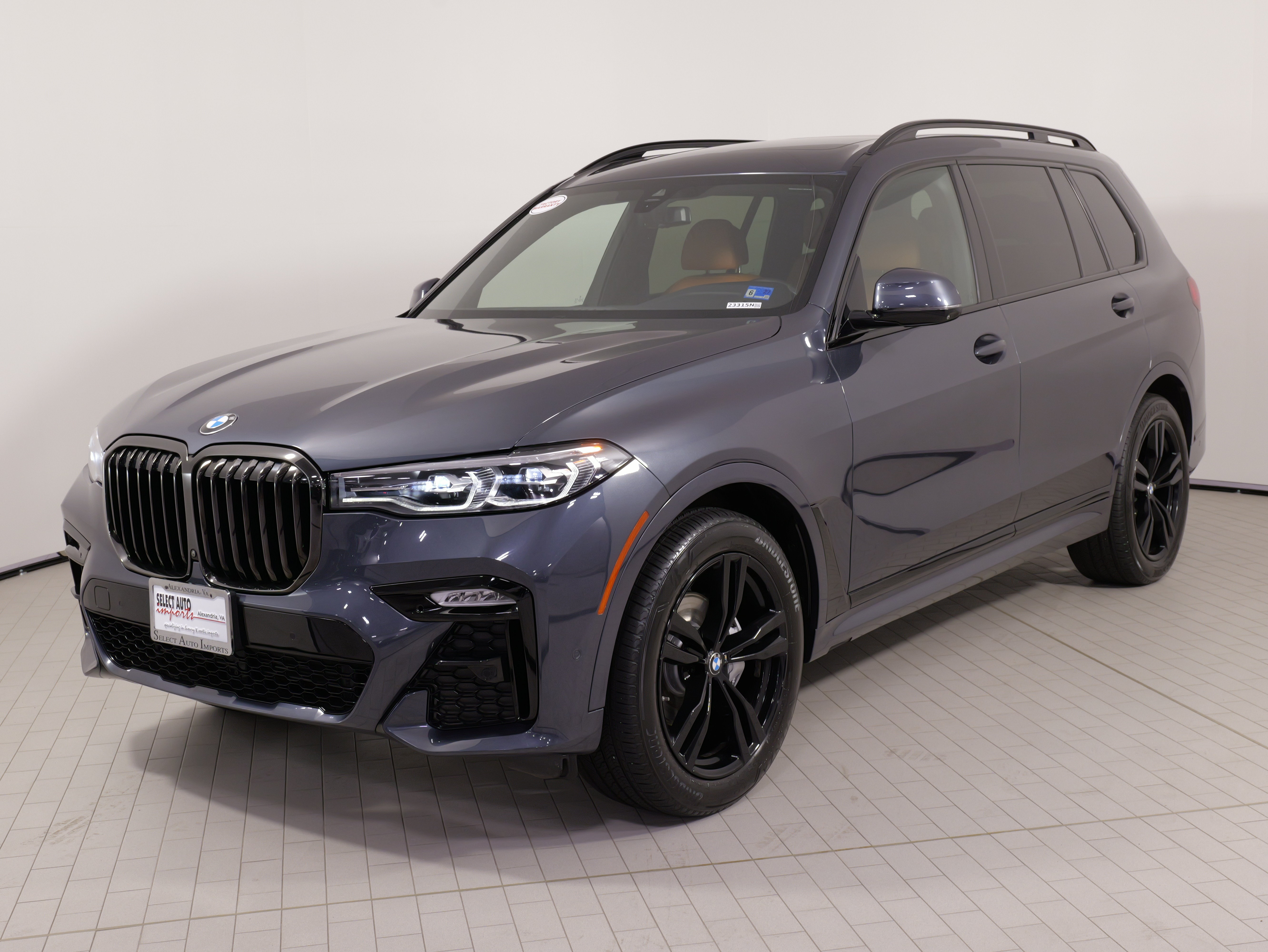 Used 2022 BMW X7 xDrive40i w/ M Sport Package AWD/4WD image 3