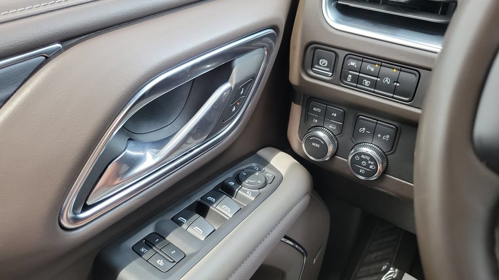 Used 2024 GMC Yukon XL SLT w/ SLT Luxury Package AWD/4WD image 19