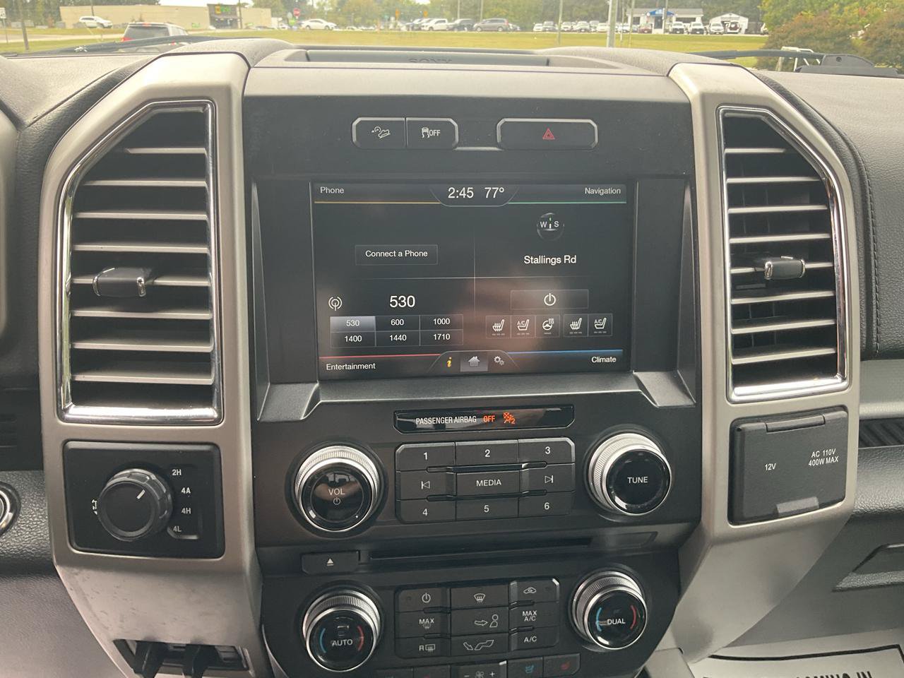 Used 2015 Ford F150 Lariat w/ Equipment Group 502A Luxury AWD/4WD image 21