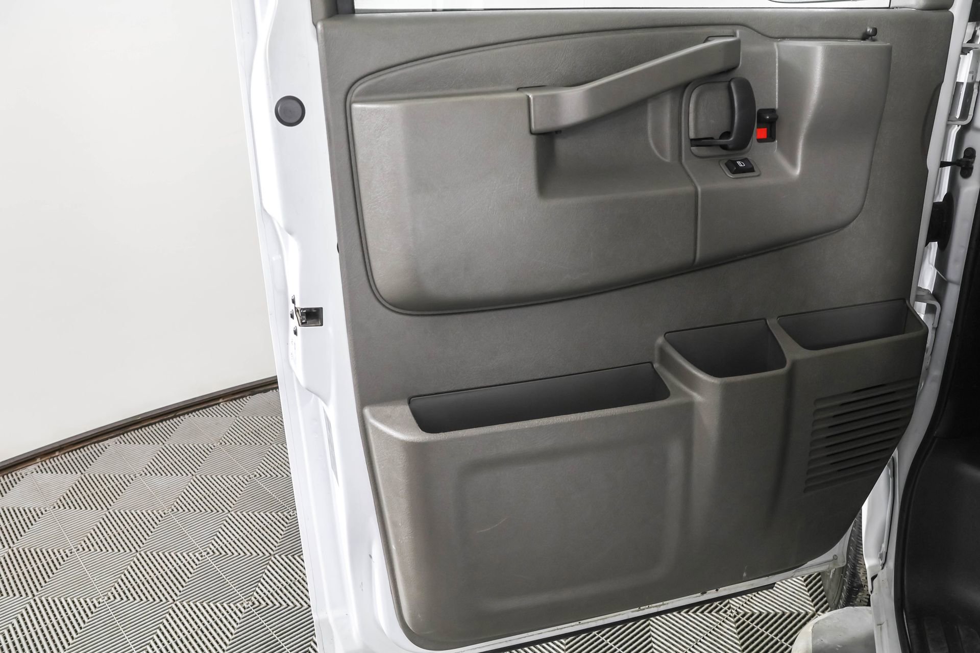 Used 2023 Chevrolet Express 2500 w/ Driver Convenience Package image 29