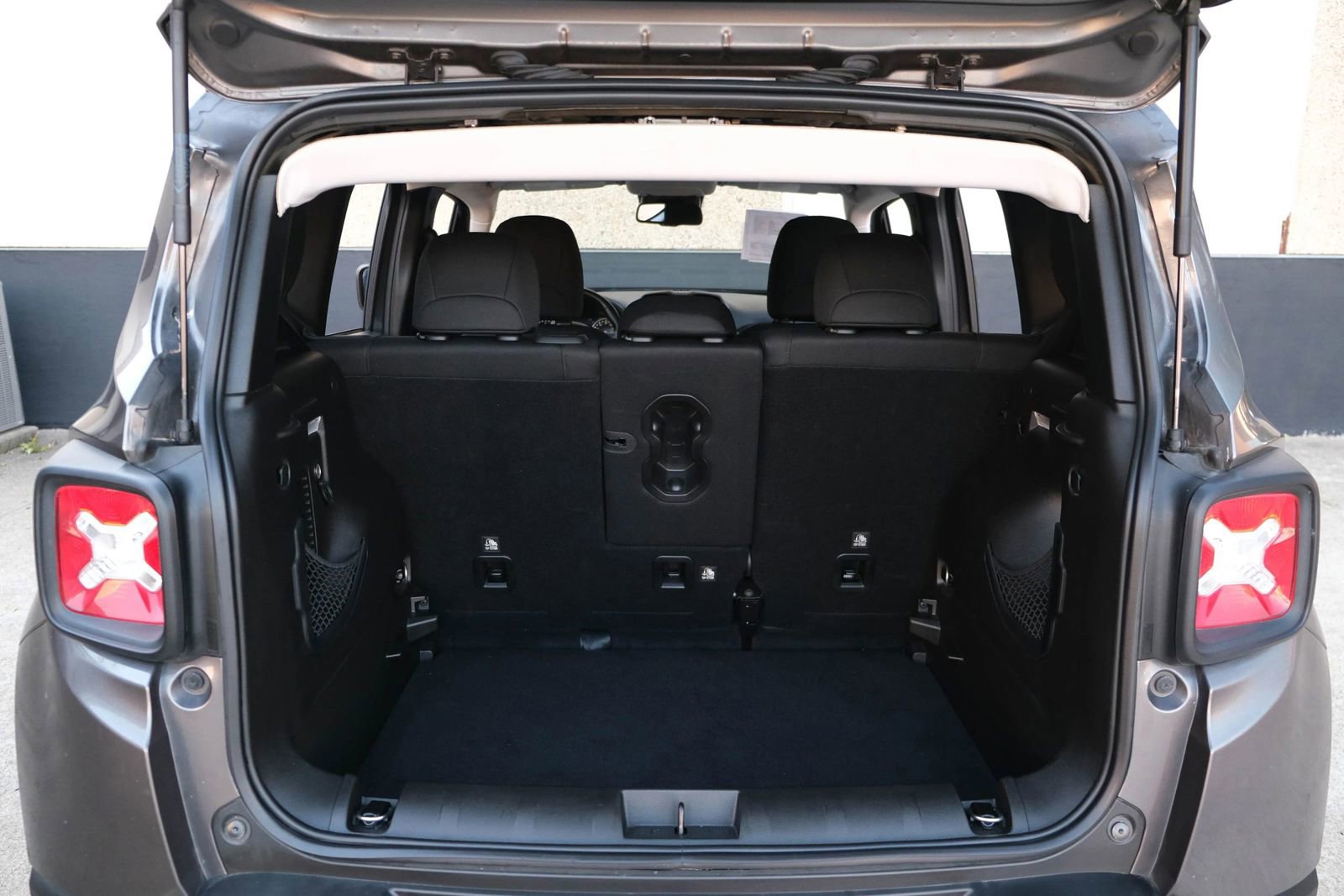 Used 2017 Jeep Renegade Latitude image 27