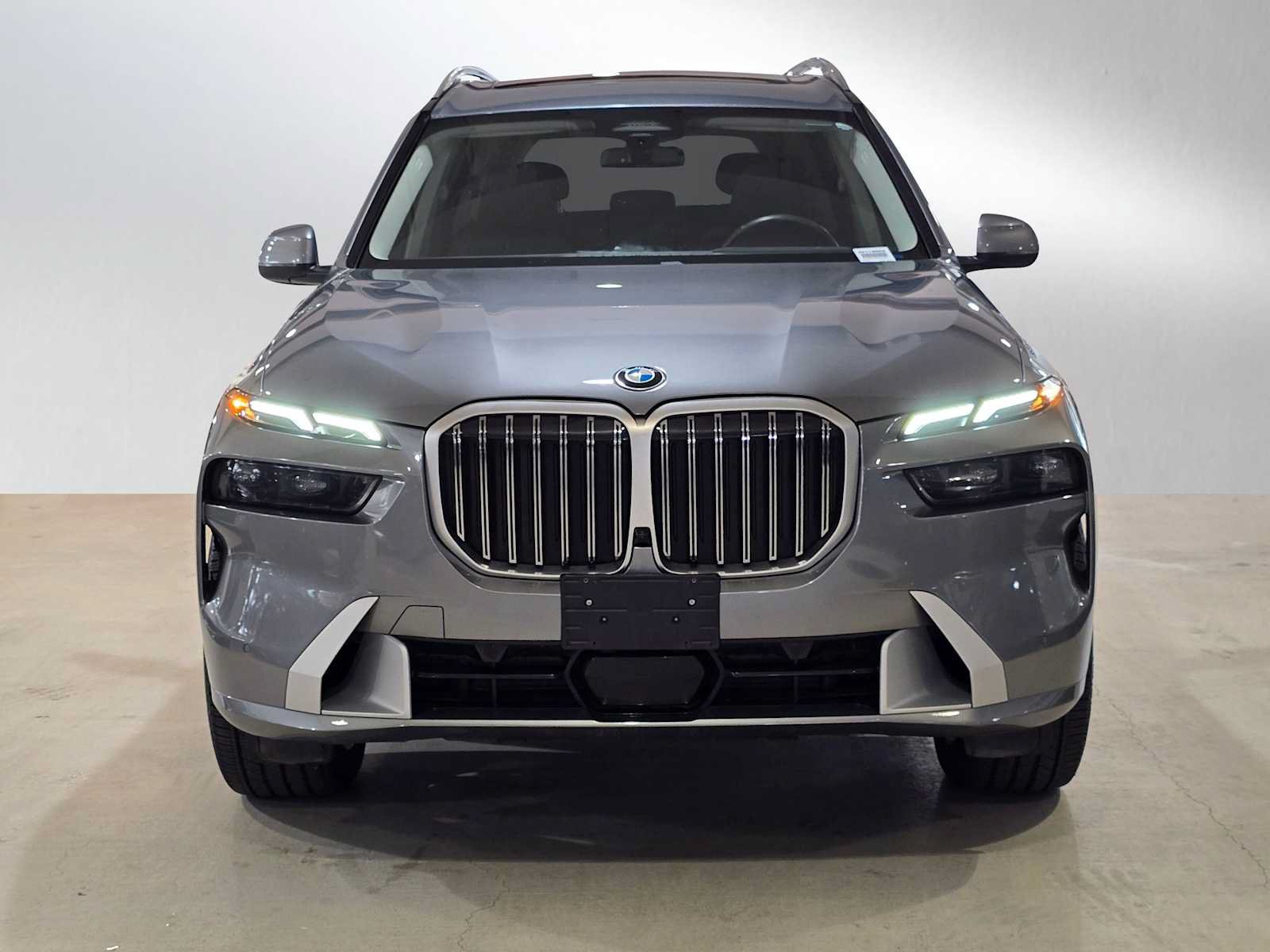 Used 2025 BMW X7 xDrive40i AWD/4WD image 8