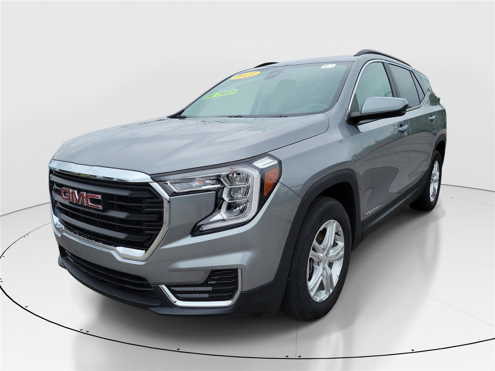 Used 2023 GMC Terrain SLE w/ Driver Convenience Package FWD image 2