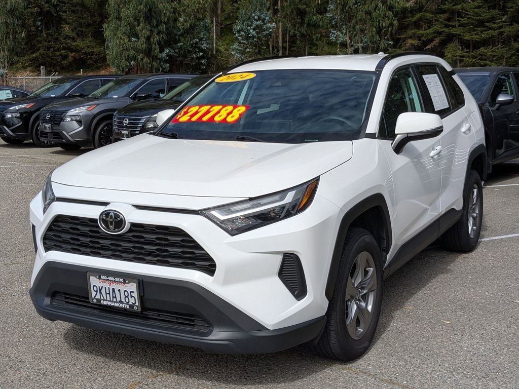 Used 2024 Toyota RAV4 XLE FWD image 4