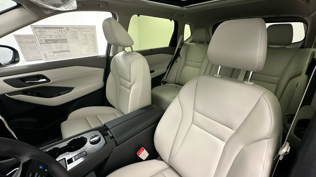 Used 2024 Nissan Rogue SL w/ SL Premium Package AWD/4WD image 9