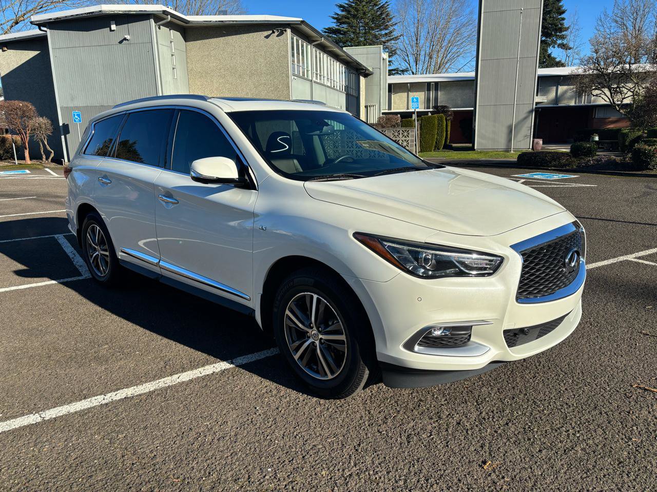 Used 2016 INFINITI QX60 Luxe w/ Premium Plus Package AWD/4WD image 2