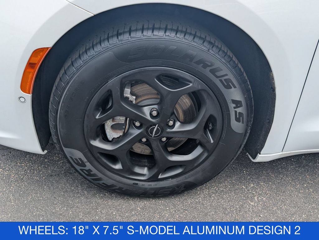 Used 2024 Chrysler Pacifica Limited FWD image 10