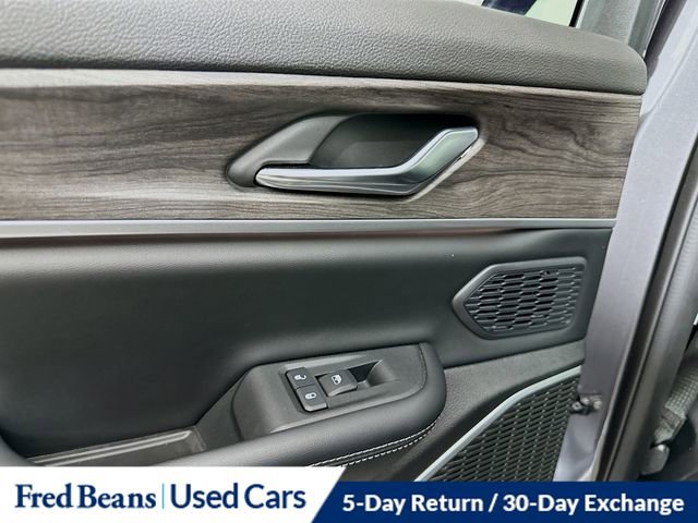 Used 2024 Jeep Grand Cherokee Limited w/ Black Appearance Package image 26