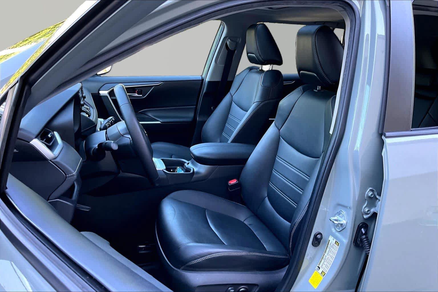 Used 2021 Toyota RAV4 XLE Premium FWD image 8