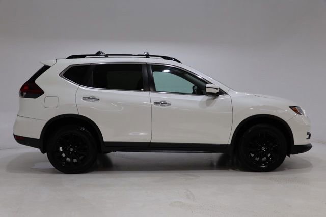 Used 2018 Nissan Rogue SV w/ Premium Package image 9