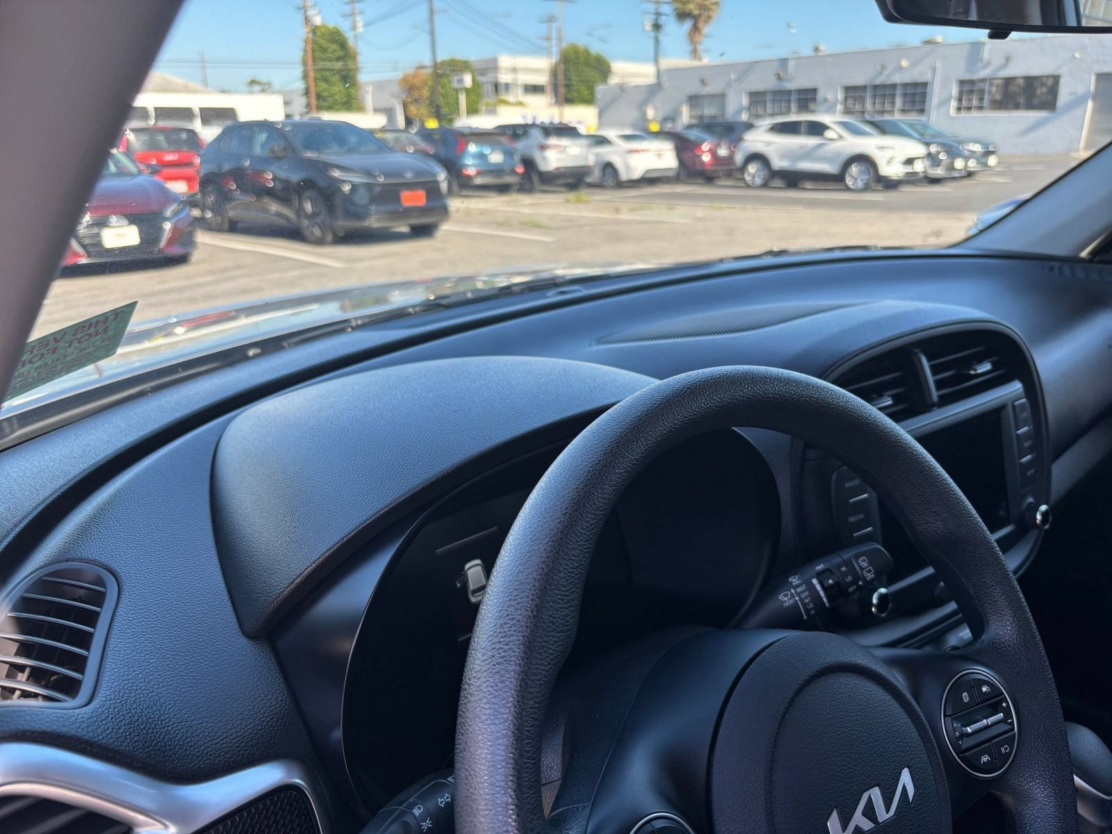 Used 2025 Kia Soul LX w/ LX Technology Package FWD image 34