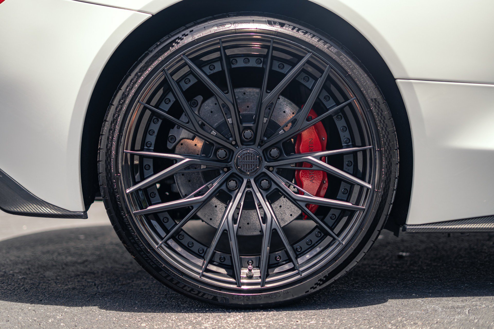 Used 2015 Aston Martin Vanquish Coupe RWD image 3