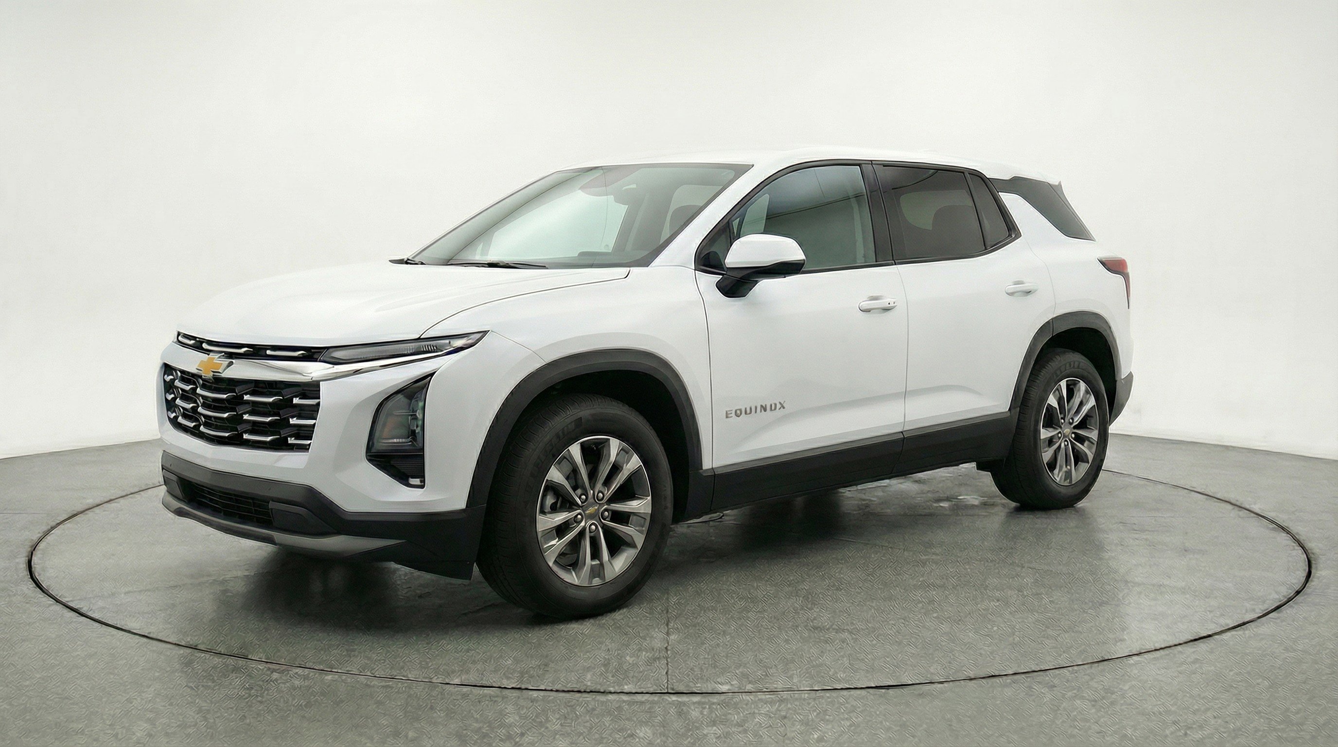 Used 2025 Chevrolet Equinox LT image 3