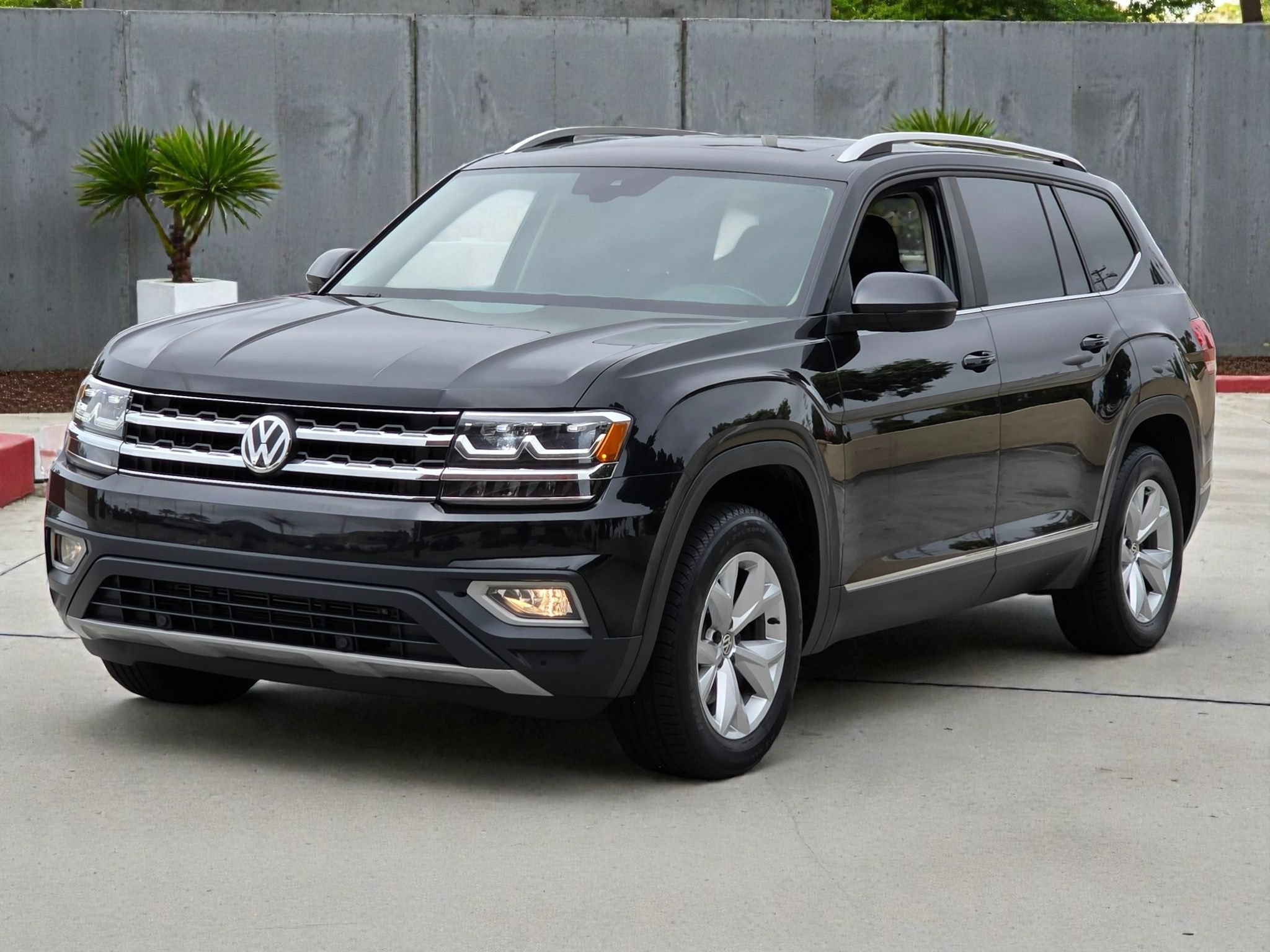 Used 2018 Volkswagen Atlas SEL FWD image 4