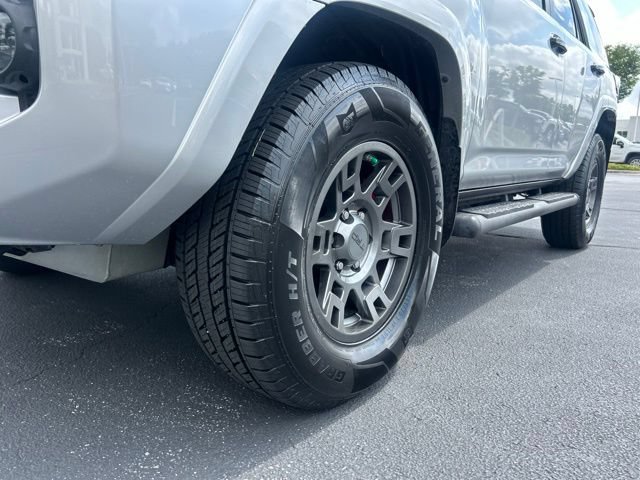 Used 2020 Toyota 4Runner Venture AWD/4WD image 14