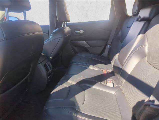 Used 2019 Jeep Cherokee Limited image 14