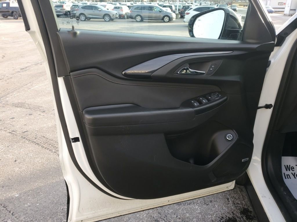 Used 2023 Chevrolet TrailBlazer RS w/ Sun and Liftgate Package image 23