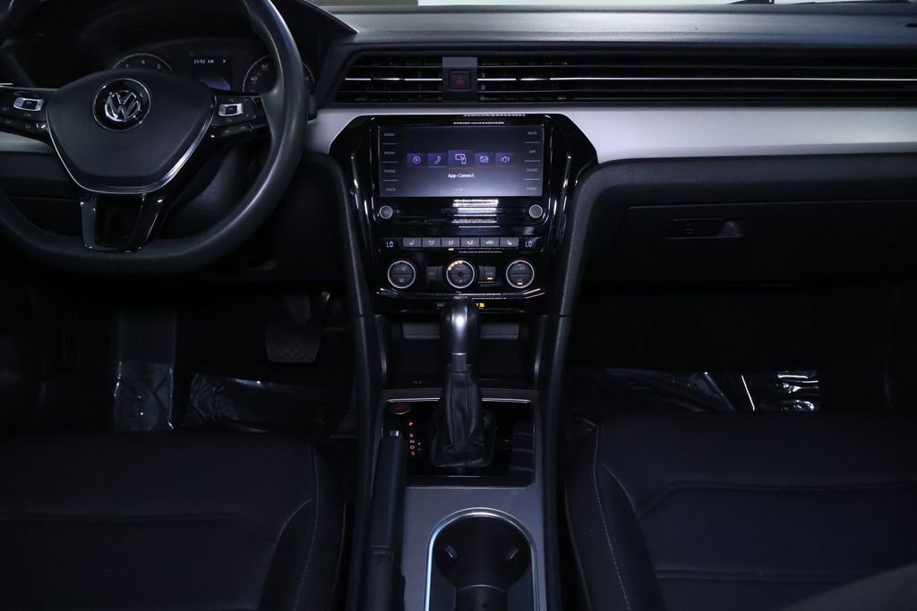 Used 2021 Volkswagen Passat 2.0T SE image 15