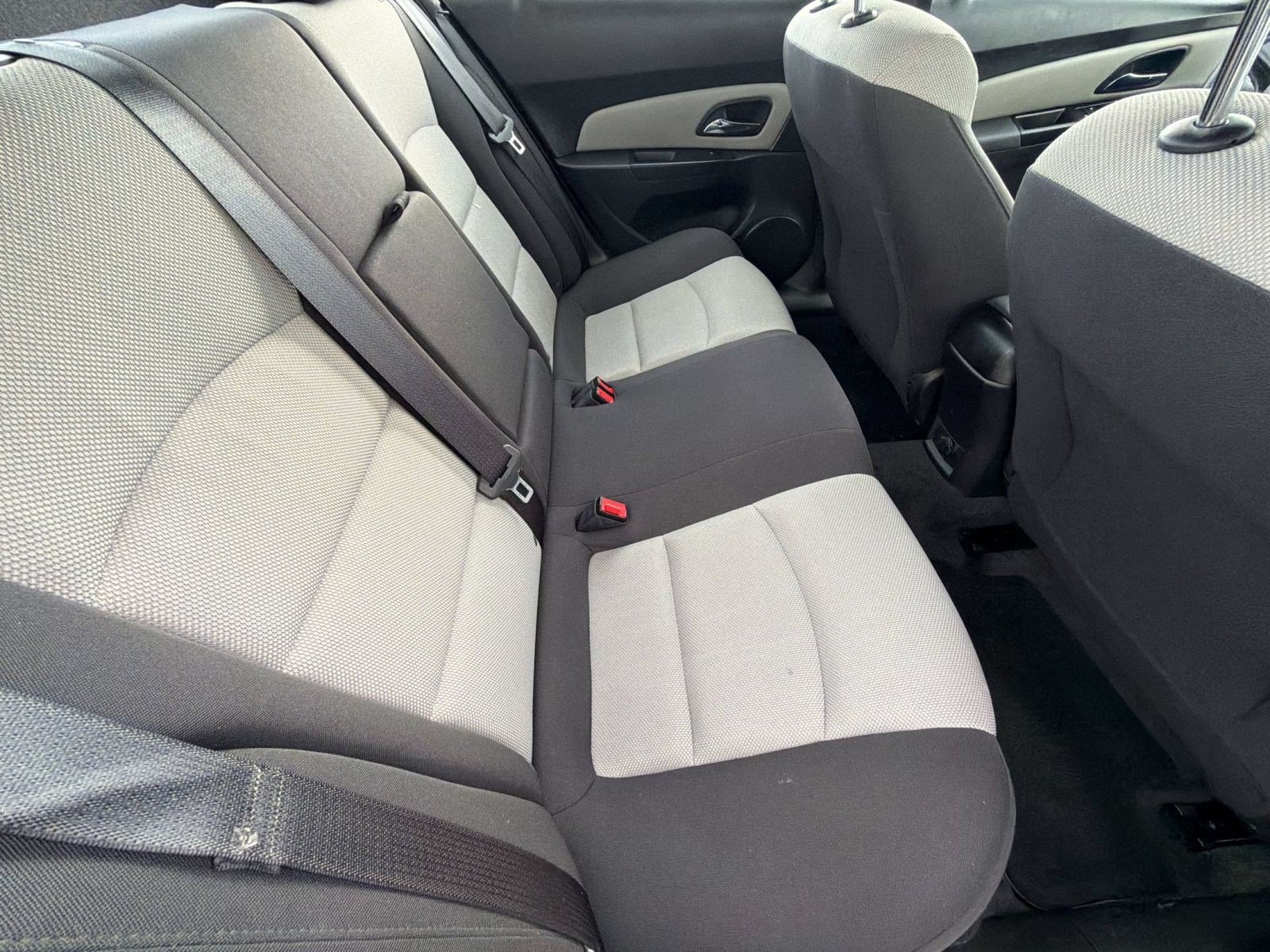 Used 2014 Chevrolet Cruze LS FWD image 31