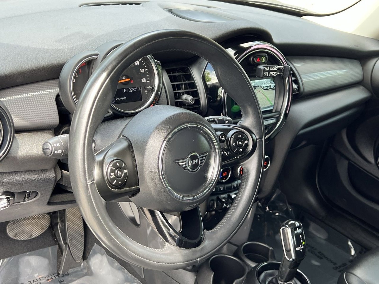 Used 2020 MINI Cooper 4-Door Hardtop w/ Storage Package image 21