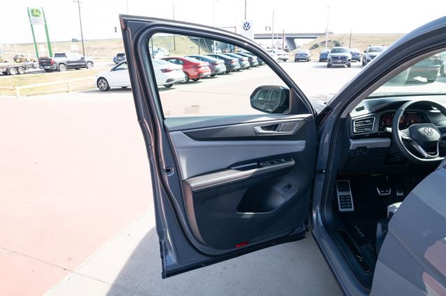 New 2026 Volkswagen Atlas Peak Edition image 11