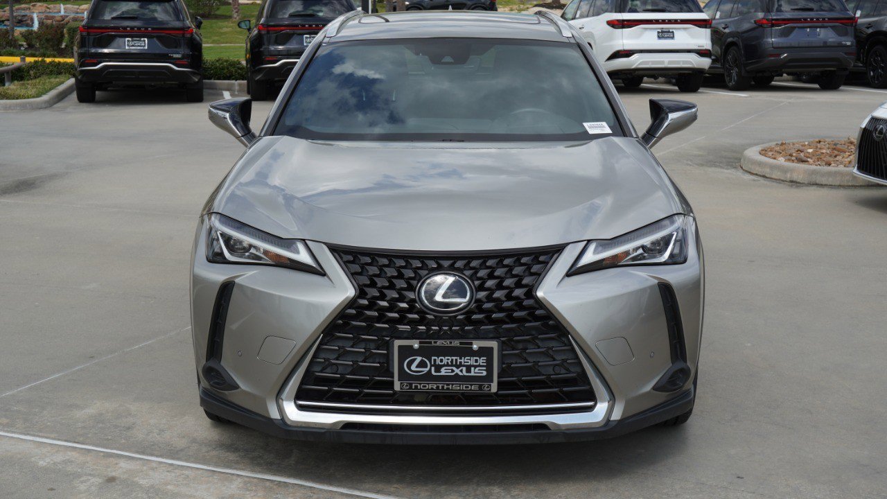 Used 2019 Lexus UX 200 w/ Premium Package image 2
