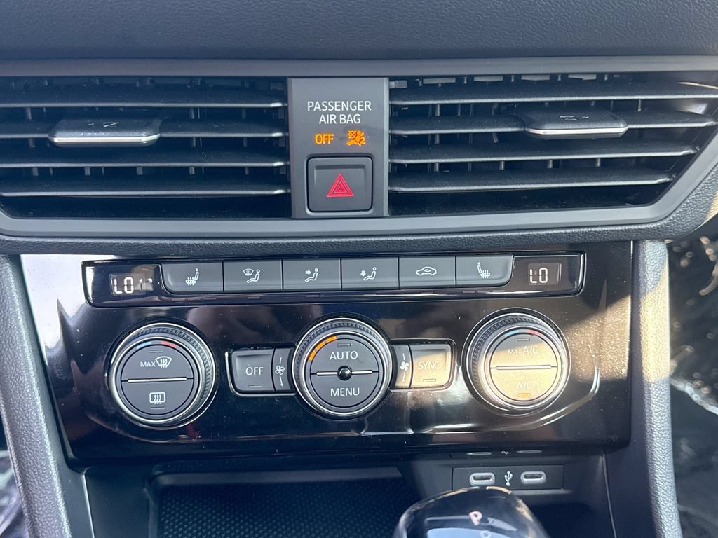 Used 2024 Volkswagen Jetta SE FWD image 17