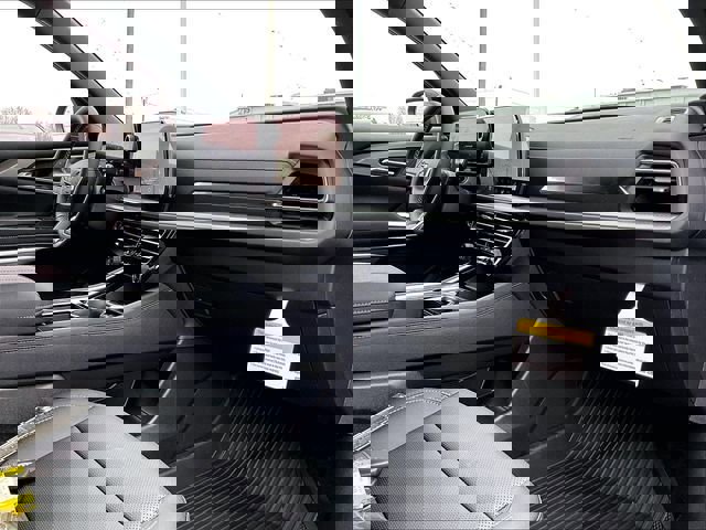 New 2026 Chevrolet Traverse LT w/ Sun and Wheel Package image 9