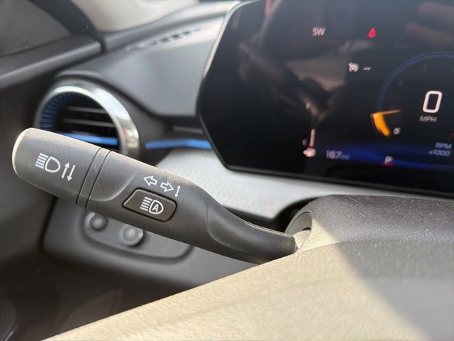 Used 2025 Chevrolet Trax LT w/ LT Convenience Package image 17