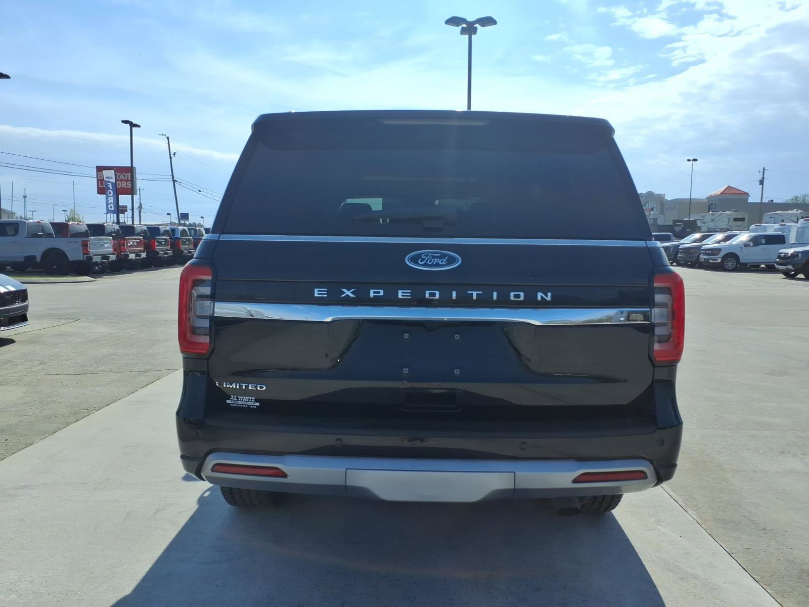 Used 2024 Ford Expedition Limited image 4