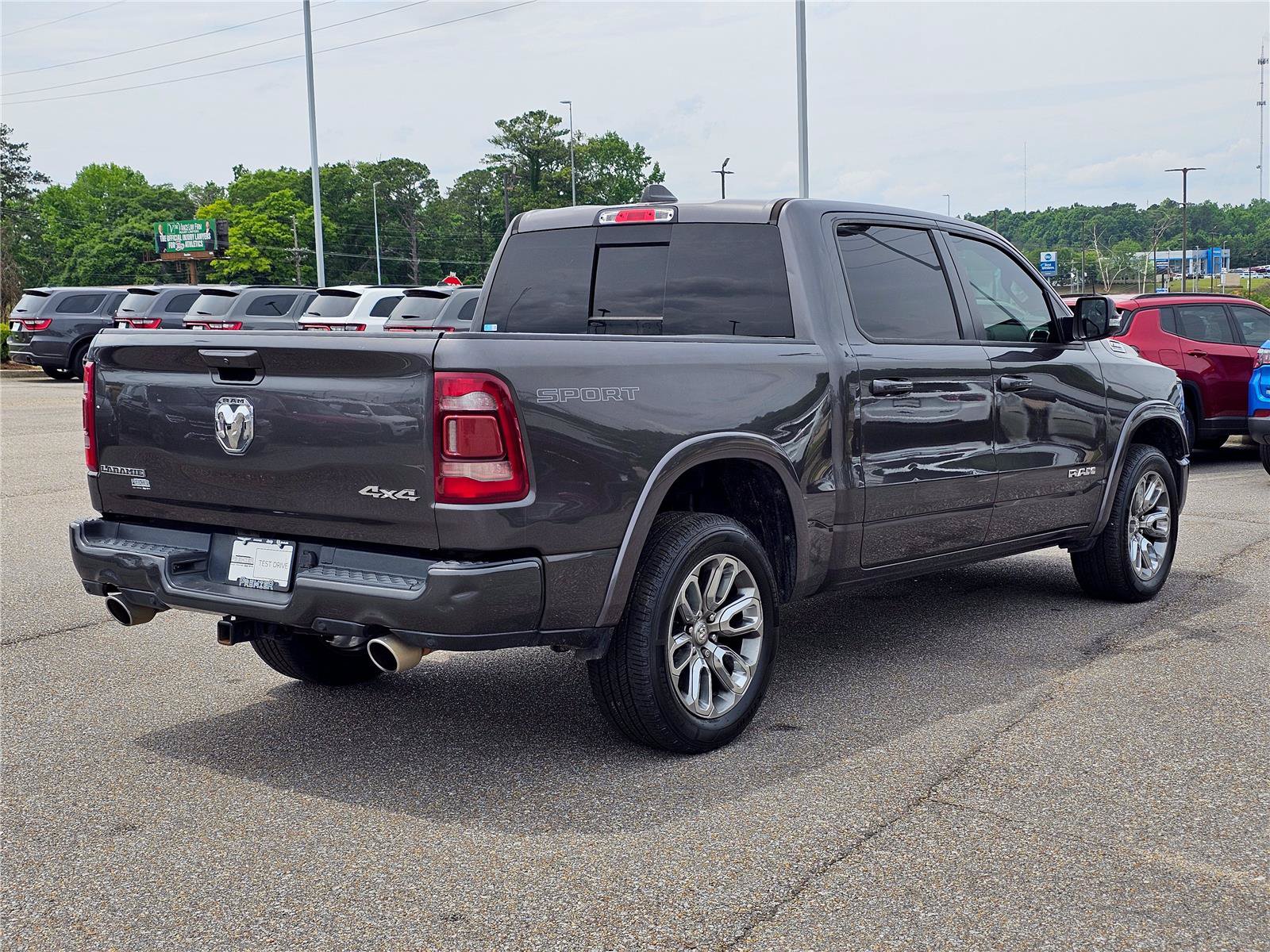 Used 2022 RAM 1500 Laramie w/ Sport Appearance Package AWD/4WD image 9