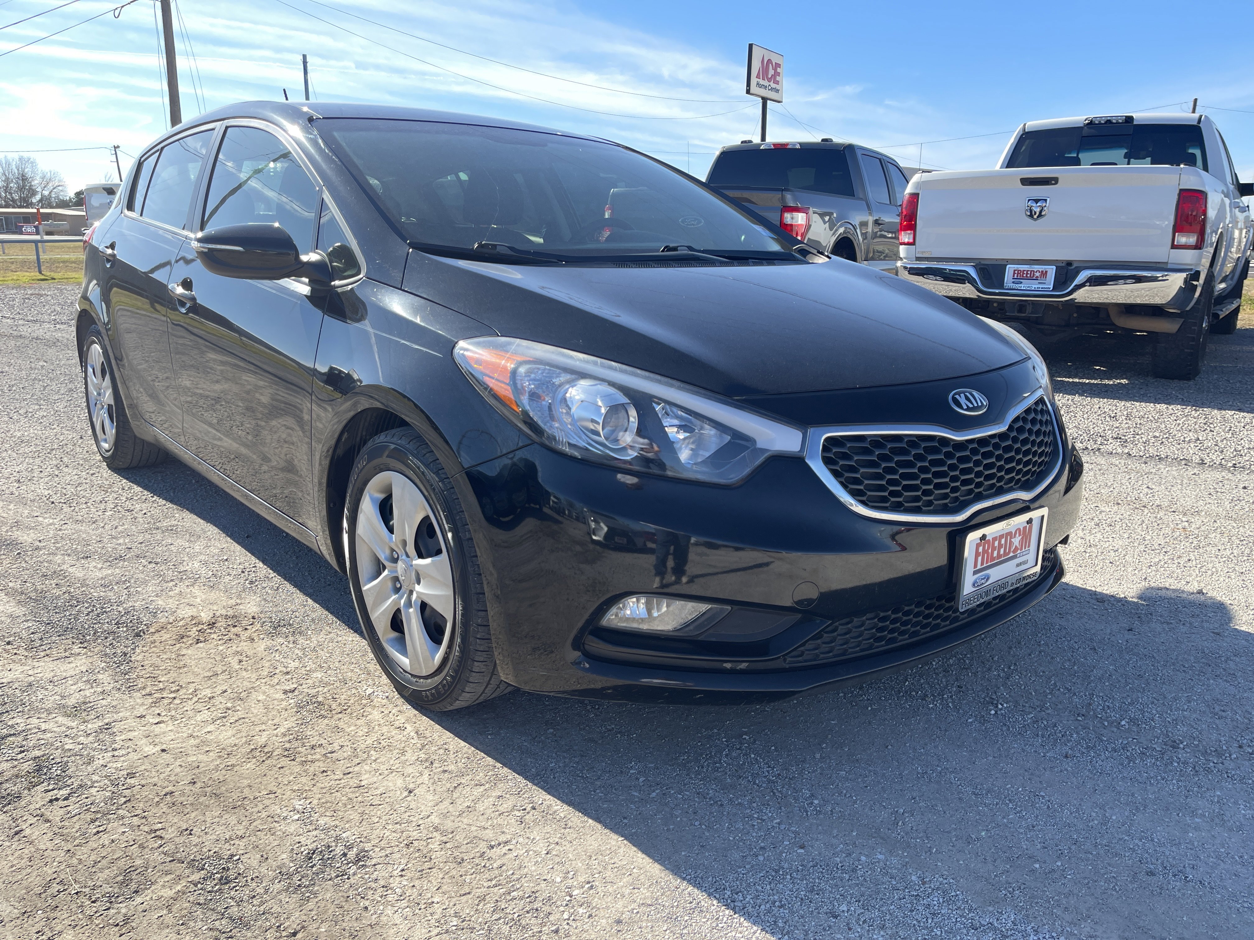 Used 2016 Kia Forte LX image 2